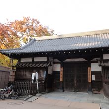 閉門の様子がなかなか良い風情