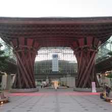 夕刻、赤いライトが点灯しました