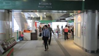 エンポリウム、ワットポーマッサージの最寄駅