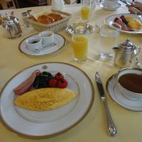 朝食のオムレツ。