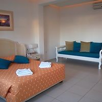 ブルーと白の基調がリゾートらしい