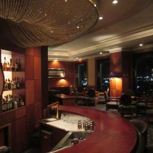 重厚な造りの店内です