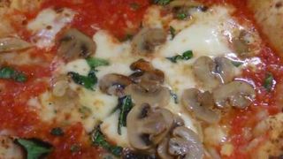 目黒川近くでピザをいただく～