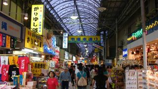 そぞろ歩きの楽しいアーケード街