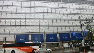 地下からだと小田急とわかりづらい