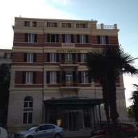 お城のような外観