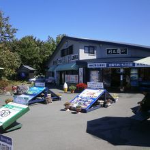 オタトマリ沼の駐車場にあります。