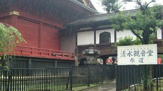 上野駅近くの静かな御堂