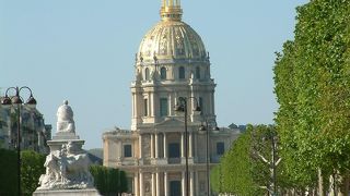 ひときわ目立つ外観です