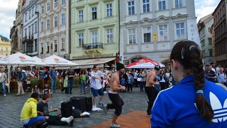 中心の大きな広場