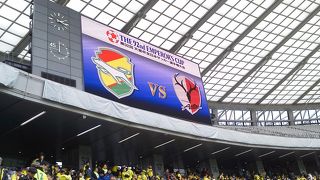 陸上競技場併設ですがかなり見やすいサッカー場