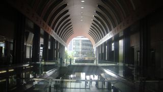 ４階には川崎市立図書館