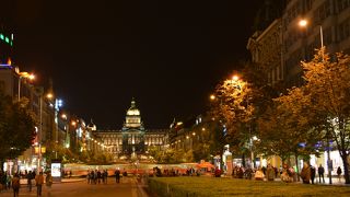夜はここらでディナーやカフェへ
