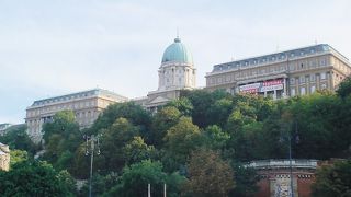 中には入っていませんが、あちこちから見れます