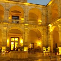 ライトアップされたパティオ