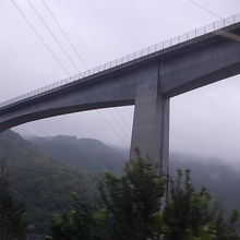 高知側からのへそっ湖大橋