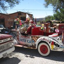 いろいろな車が置かれていますがこちらはまだ動くのだとか・・・