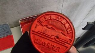 来場記念スタンプです。芸術の館として、建物の外観をデザインしたハンコとなっていて、記念の一つとなります。