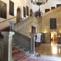 ロビー奥の階段。ゴージャスな雰囲気に包まれています・・・