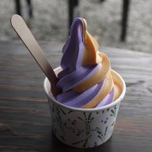 ラベンダーとメロンのソフトクリーム