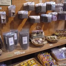 ラベンダー製品の充実度が高いです。