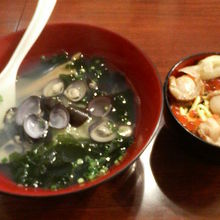 「しじみラーメンの小盛り＋ホタテちらし寿司」のセットです。