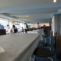 ガラス張りの朝食会場