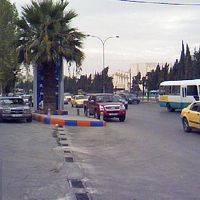 大通りに出たら、この賑やかさです。