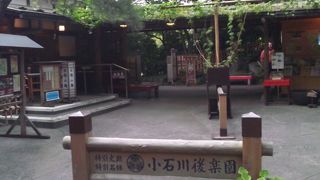 東京有数の日本庭園を眺めながら、この値段で食事ができるなんて！