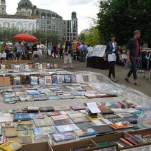 たくさんの市がたちます