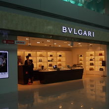 ブランドとのコラボショップもあります