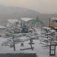 部屋の窓からの雪景色