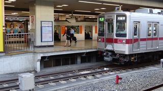 東武東上線　池袋駅は　簡単に乗り換え出来ませんがホームは直ぐ隣です