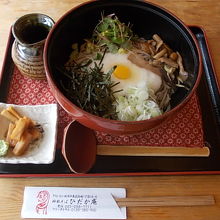 冷たいとろろそばをオーダーしてみました（950円）