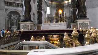 黒い大きな天蓋