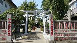 刻んだ文字が赤く塗られて