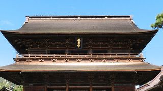 巨大な門ですね