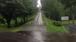 修道院に向かって行く道が素敵です