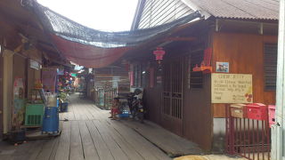 観光地化が進む同族一族の橋