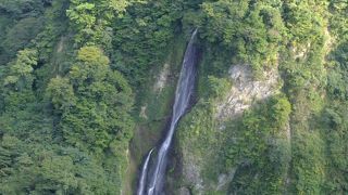 九重吊大橋からの雄滝（振動の滝）は見るべきポイントの一つ