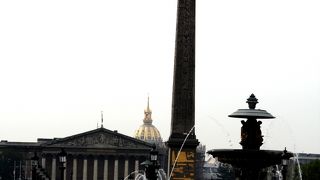 かつての革命の舞台も今は世界遺産指定の憩いの広場。