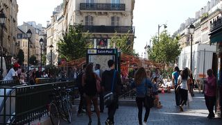 １６−１８世紀の古い町並みを残すマレ地区