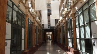 ほかのギャラリーとは違い学校のようです