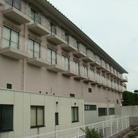 駐車場側から眺めた外観