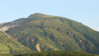 長者原にそびえる山