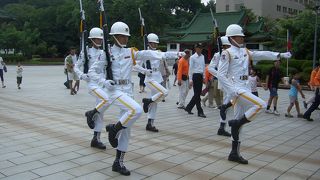 衛兵交代式は一見の価値有り