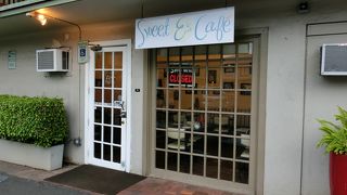 落ち着いた内装で朝食を。