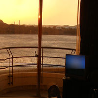 客室に射し込む朝日