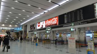いろいろ充実した空港。