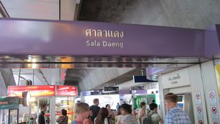 BTSシローム線と地下鉄の乗り換え駅